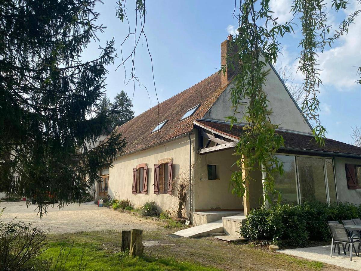 Four-Bedroom Holiday Home in Cusset, Région de Vichy