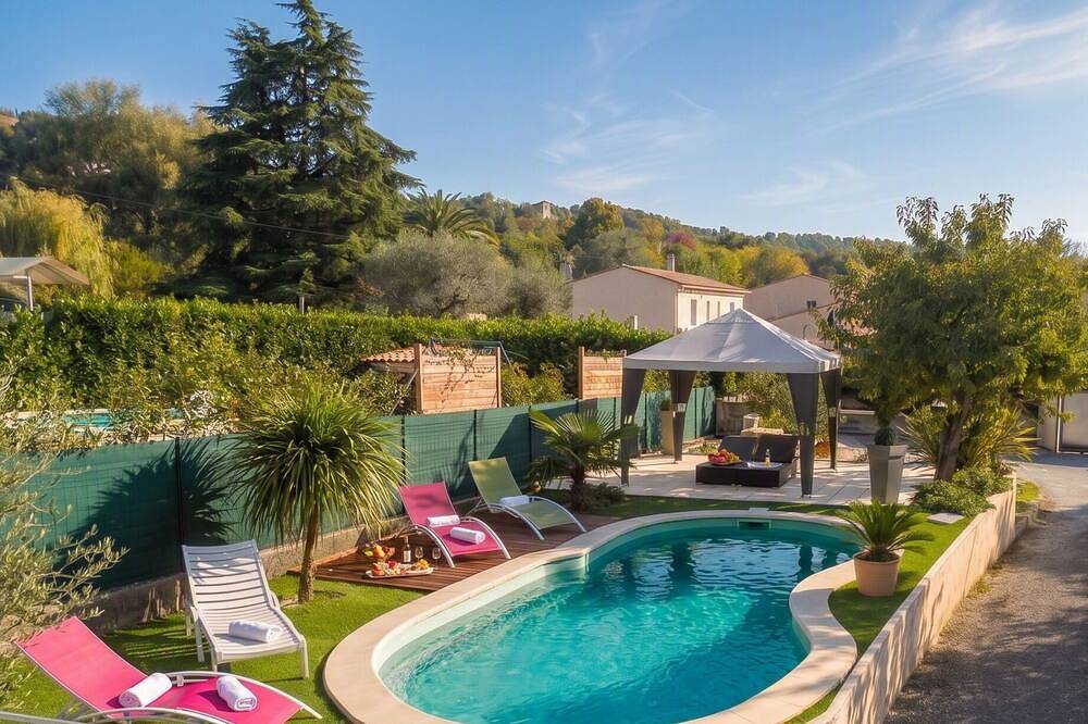 Oberseite Der Villa Mit Beheiztem Schwimmbad Im Gaude-Dorf In Der Nähe Von Cagnes Und Nice in La Gaude, Mittelmeerküste (Frankreich)