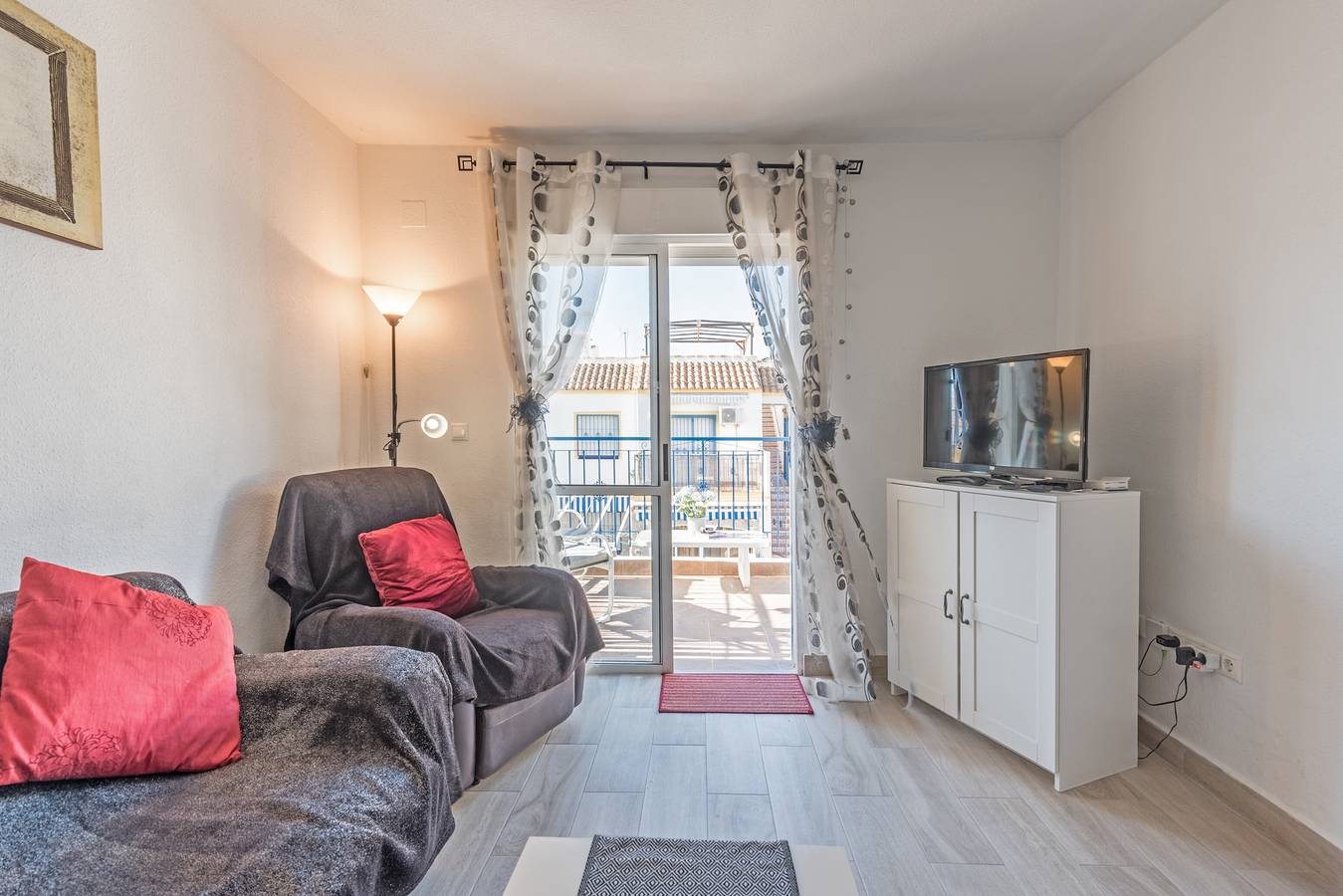 Entire apartment, Holiday Apartment "Casa Carisma" with Pool, Terrace, Balcony, A/C & Wi-Fi in Torrevieja, Costa Blanca