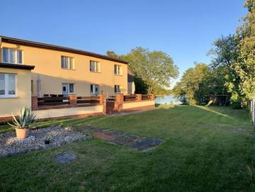 Ferienwohnung für 10 Personen, mit Garten und Seeblick in Friedrichswalde