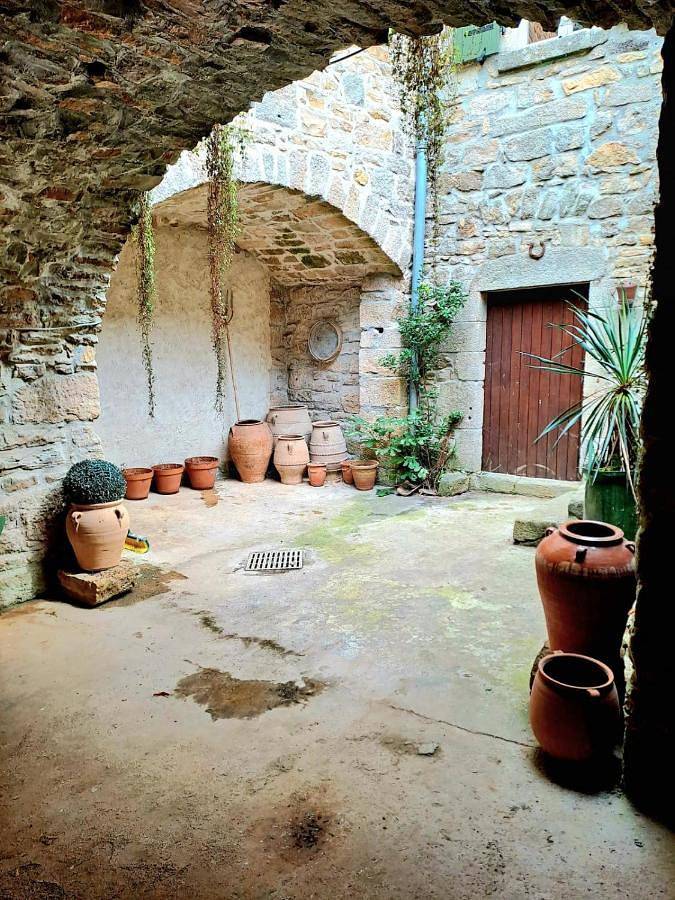 Location de vacances pour 10 personnes, avec terrasse ainsi que vue et piscine à Laurac-en-Vivarais - 3