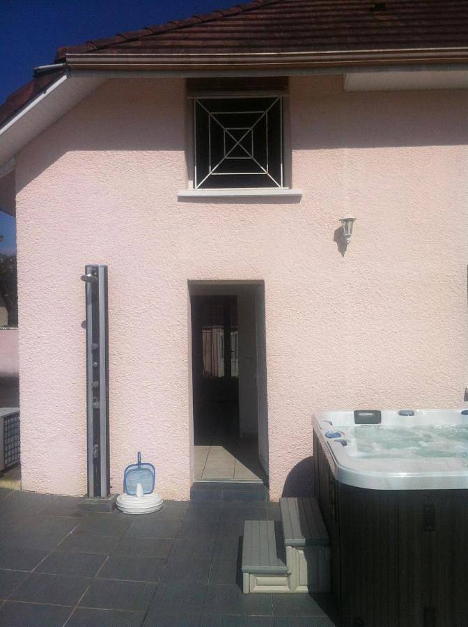 Gîte pour 2 personnes, avec Jacuzzi et Terrasse ainsi que Jardin et Vue à Livron (Pyrénées-Atlantiques) - 2