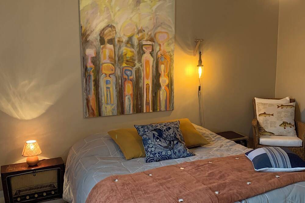 Room Coquillage for two persons electric bed 180 cm in Boisroger, Coutances