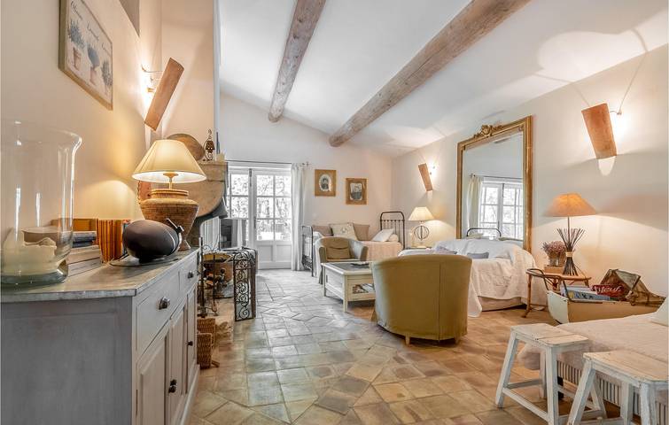 Appartement am Pool mit Wifi & Parkplatz in Lacoste in Ménerbes, Regionaler Naturpark Luberon