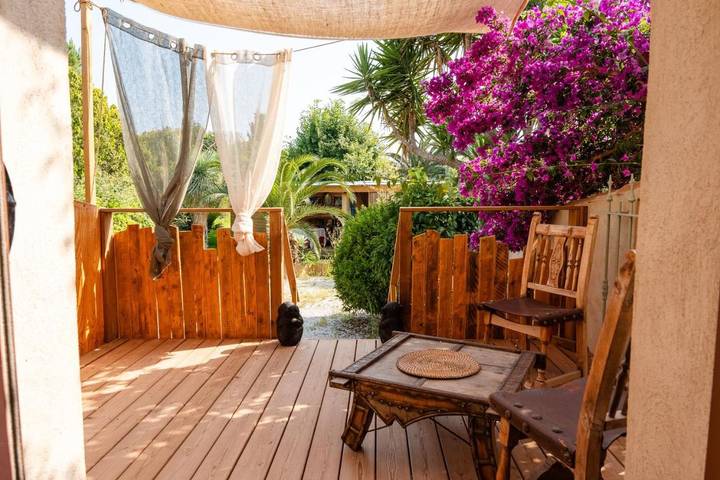 Maison d’hôte pour 2 personnes, avec vue ainsi que piscine et jardin, animaux acceptés à Hyeres - 3