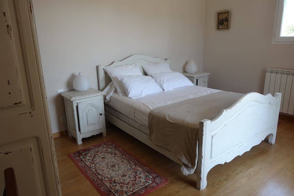 Belle villa, 10 mns à pied centre Uzès, piscine privée, jardin paysagé, calme in Uzès, Région de Nîmes