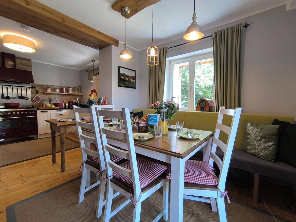 Natur und Wellness ''auf der Hardt'' -Jacuzzi- Sauna- Kinderausstattung- Alleinlage im Wald in Mürlenbach, Vulkaneifel