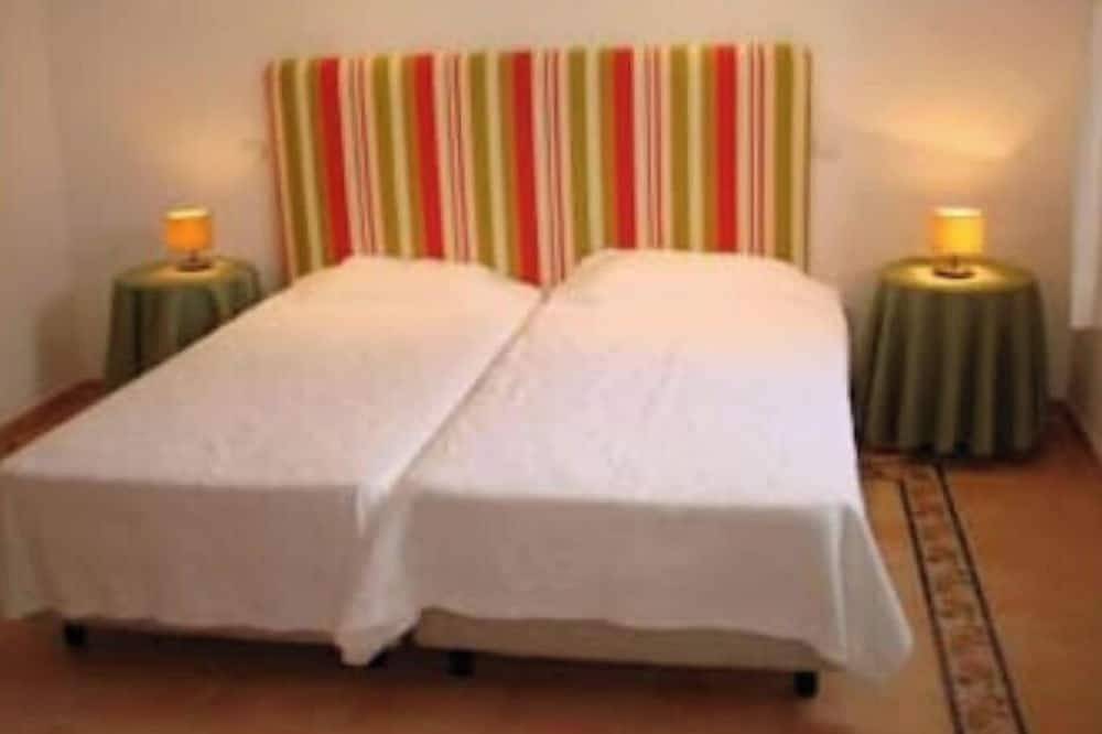 Villa with 3 bedrooms, 3 bathrooms, ac, wifi. Parking. in Silves, Faro Distrikt