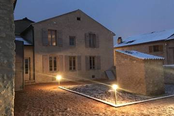 Gîte pour 10 personnes, avec jardin et jacuzzi à Charroux (Auvergne)