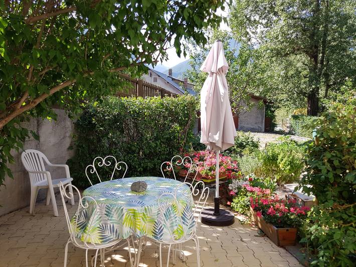 Ganze Wohnung, Gemütliche Wohnung für 3/4 Personen, Garten, nahe Pisten, Wlan, privater Skiraum in Briançon, Serre Chevalier