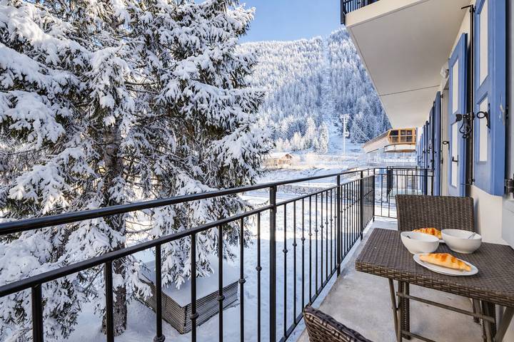 Entire apartment, V Balme 12: Beside Ski Lift; Pool, Sauna & Gym in Vallorcine, Bonneville region