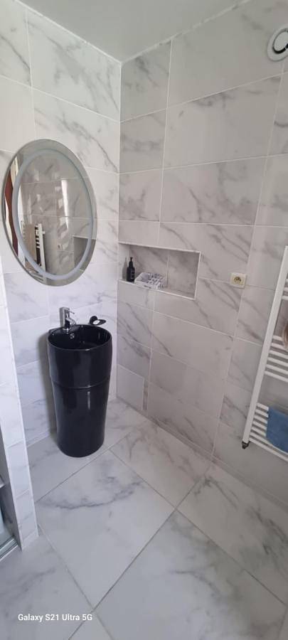 Location de vacances pour 9 personnes, avec jardin ainsi que terrasse et piscine à Saint-Hilaire-de-Brethmas - 4