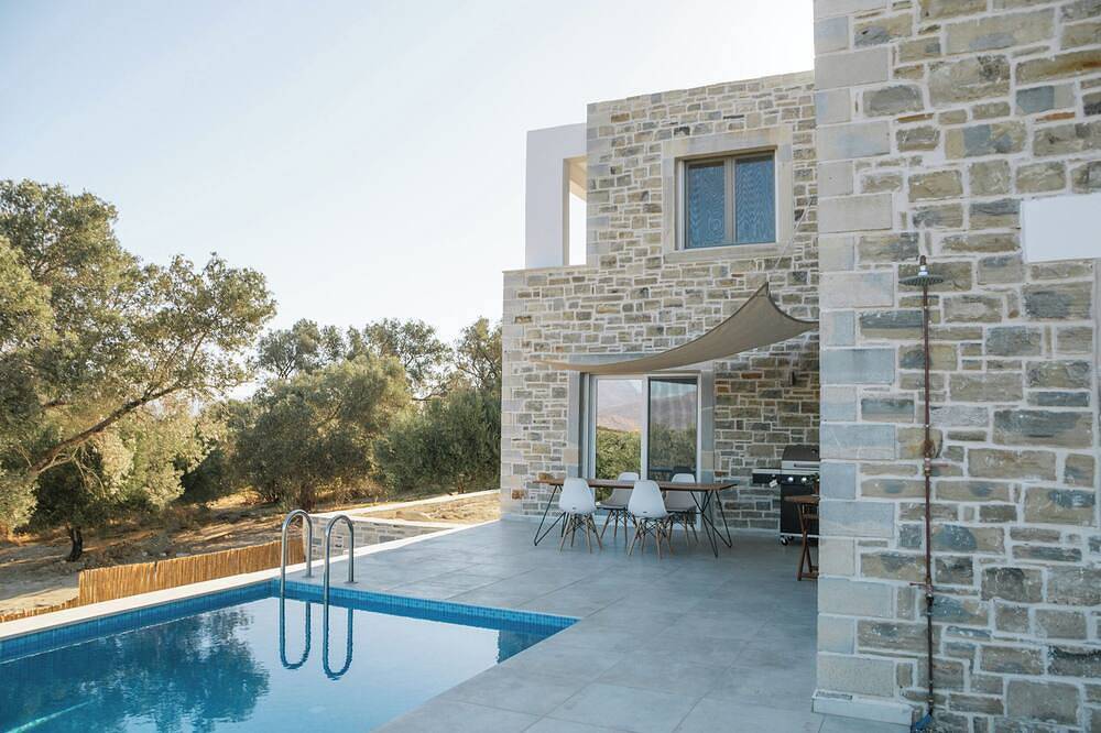 Beautiful natural stone vacation home in the south of Crete (Kamilari) - sea view! in Kamilari, Iraklio-Heraklion en omgeving