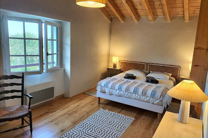 Charming Basque house with swimming pool in Souraïde, Bayonne und Umgebung