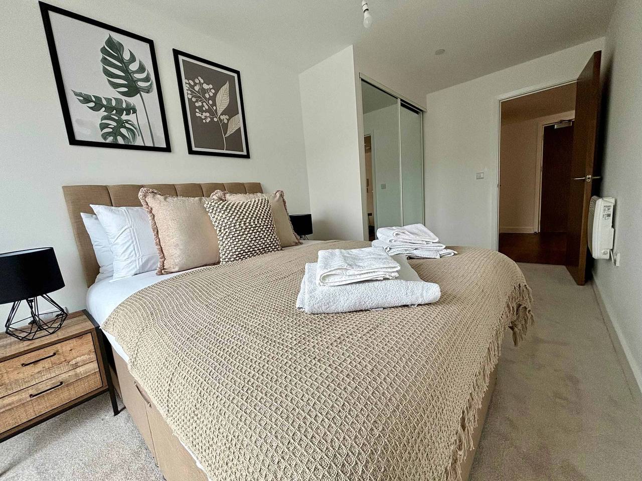 Entire apartment, Stylish 2Br Apt Bracknell | Near Ascot in Bracknell, Berkshire