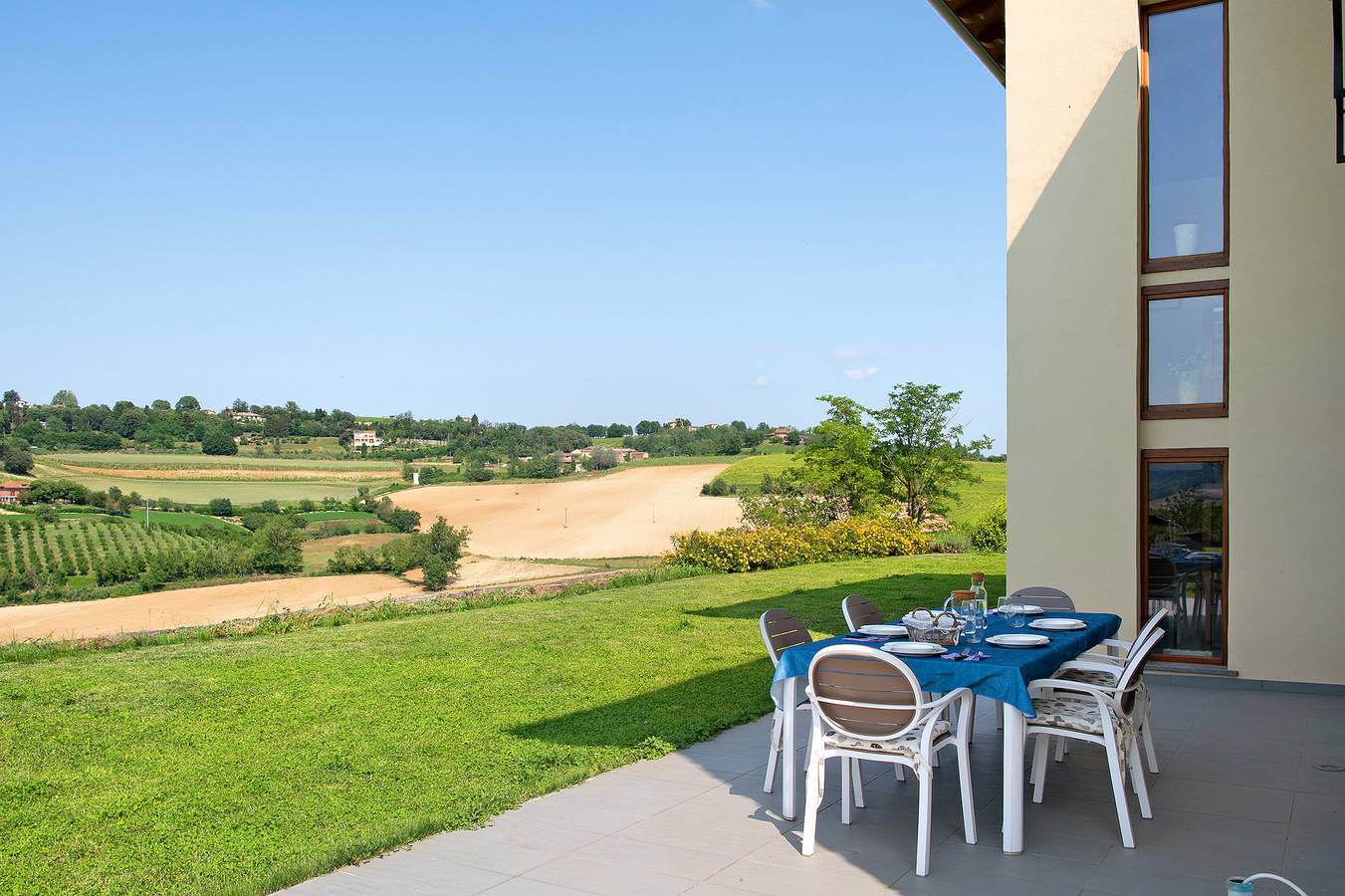 Entire apartment, Apartment 'Ecohouse Tra Le Vigne' with Mountain View, Private Garden and Wi-Fi in Moncalvo, Asti Province