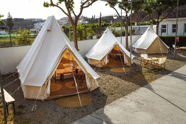Zelt für 6 Personen, mit Terrasse und Pool sowie Garten - 1