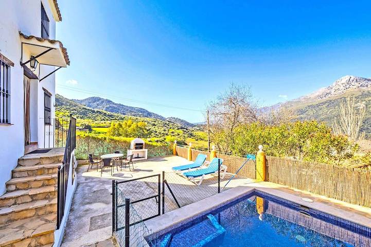 Casa rural para 4 personas, con terraza y jardín, Se admiten mascotas en Jimera de Líbar