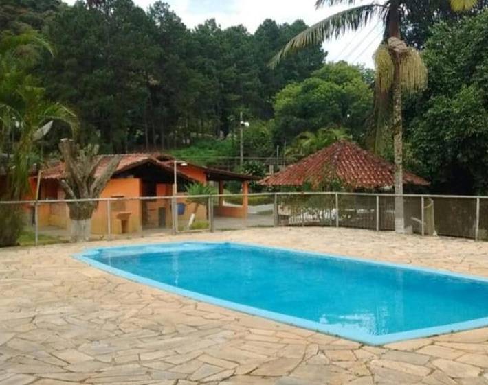 Casas e apartamentos de temporada para 15 pessoas, com vista e piscina e ainda jardim and balcão em Nazaré Paulista