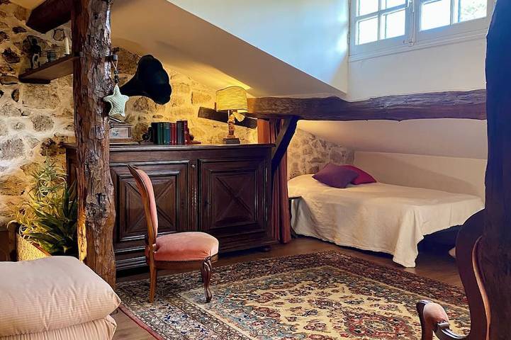 Old house, charm, calm, authenticity. For eight people in Montpezat, Quercy