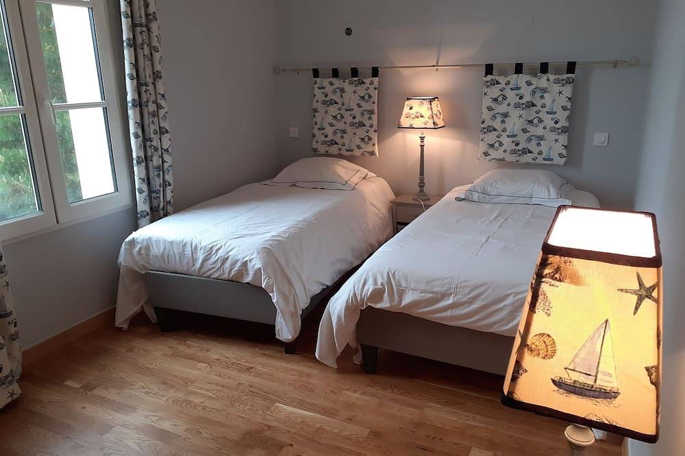 House with exceptional view and direct access to the sea in Lancieux, Dinan region