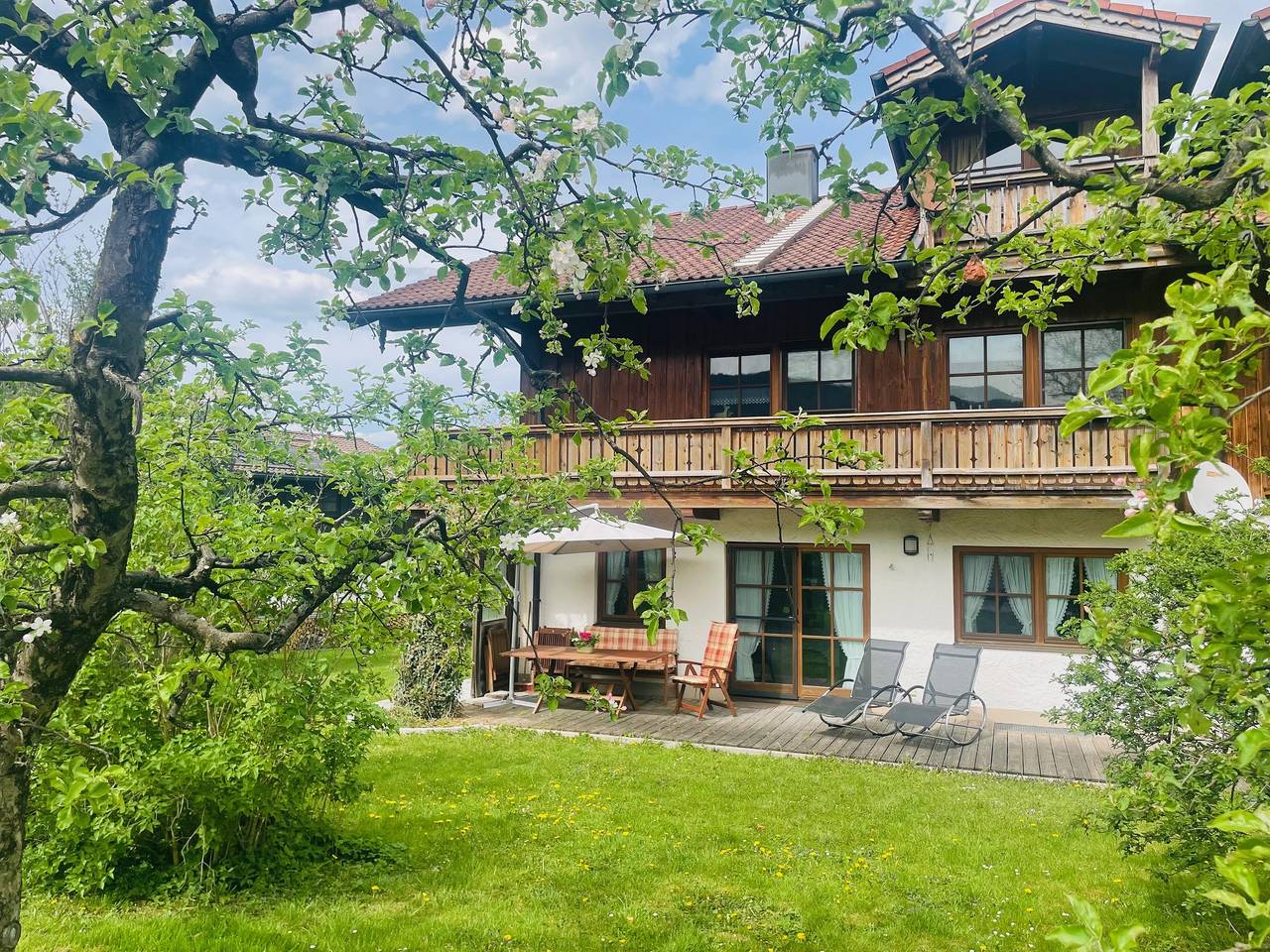Ganze Ferienwohnung, Ferienwohnung Bina - Idyllische Ferienwohnung Bina mit Südterrasse in Bad Feilnbach, Alpenland Tegernsee Schliersee