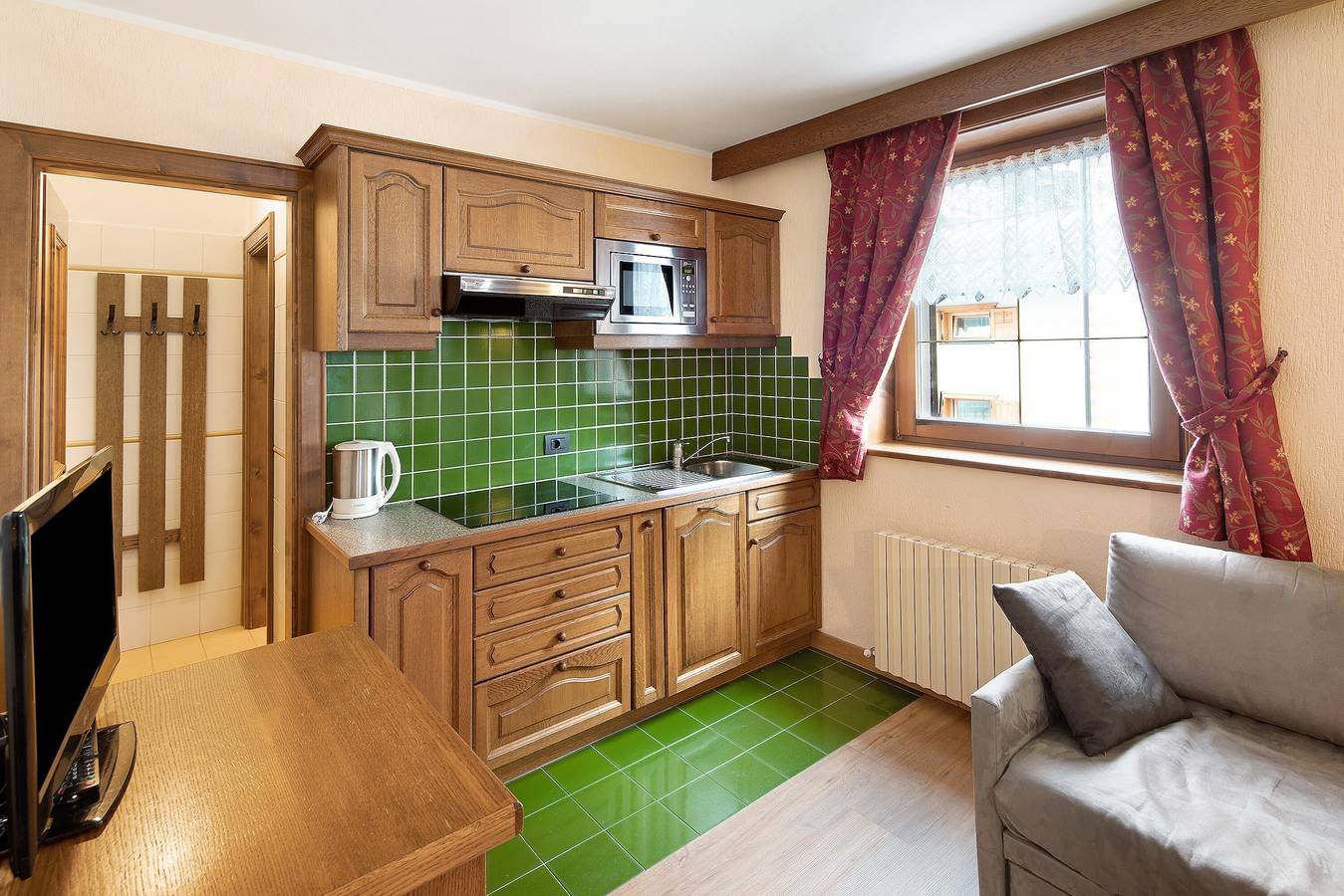 Entire apartment, Holiday Apartment "Casa San Marco n 5" with Mountain View, Balcony & Wi-Fi in Livigno (Town), Livigno