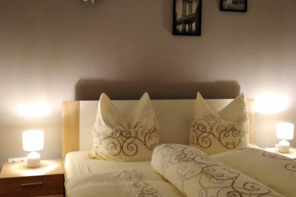 Ganze Wohnung, Sandra´s Ferienwohnung mit Pool in Mayen, Osteifel