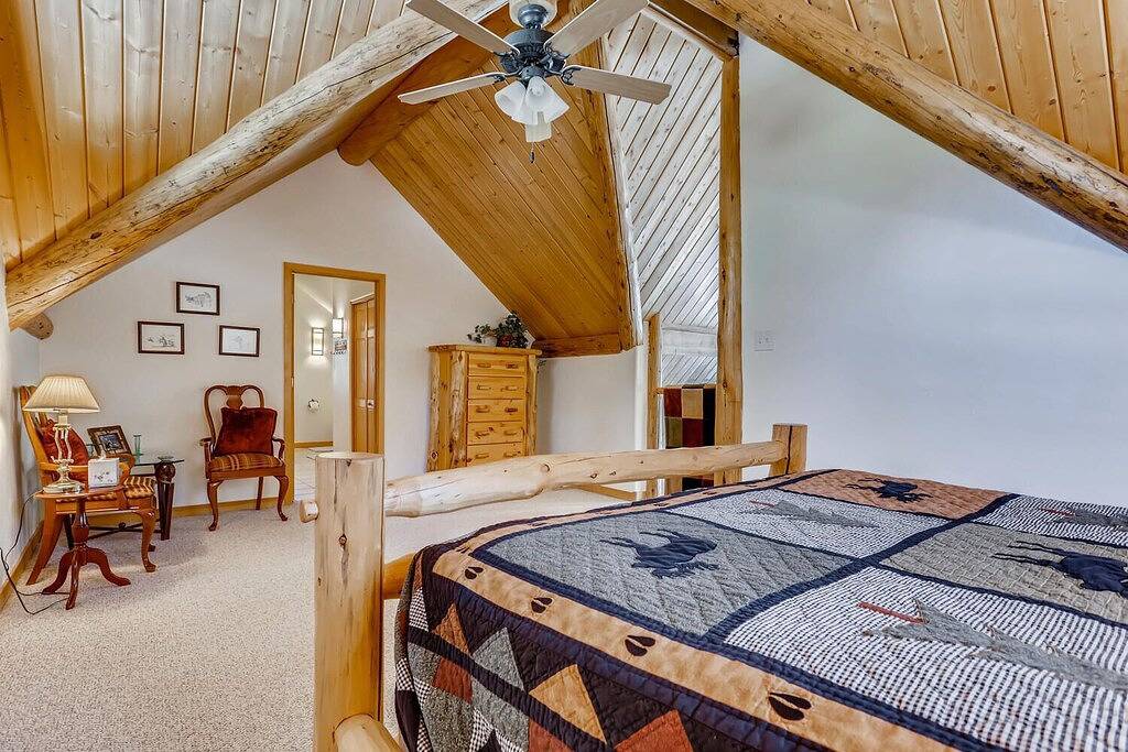 Mountain Cabin in a Perfect Setting w/ Hot Tub, Spacious Deck, Fireplace - Pura Vida in Park County