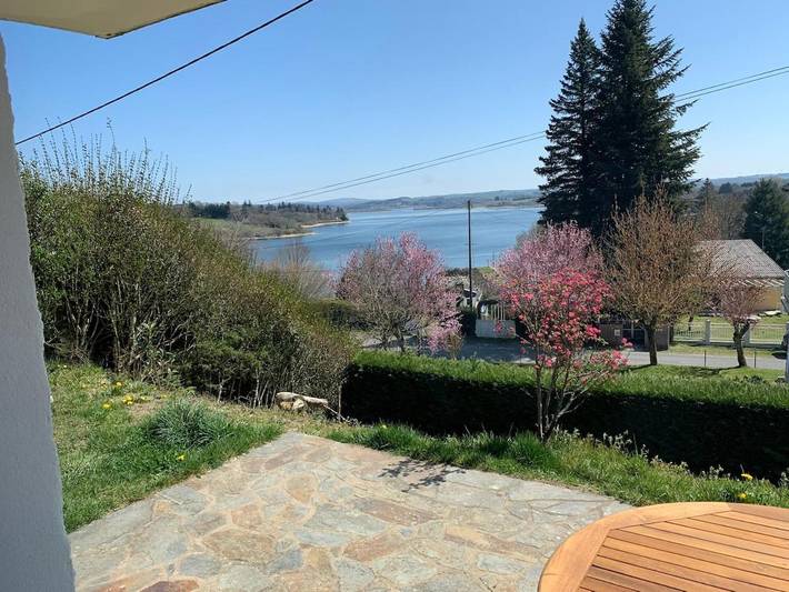 Gîte pour 4 personnes, avec jardin ainsi que terrasse et vue à Arvieu