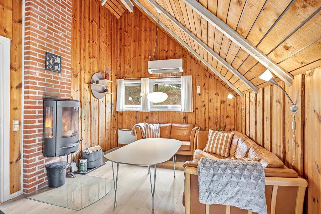 Thatched roof holiday home with sauna near the Wadden Sea in Sønderstrand, Havneby