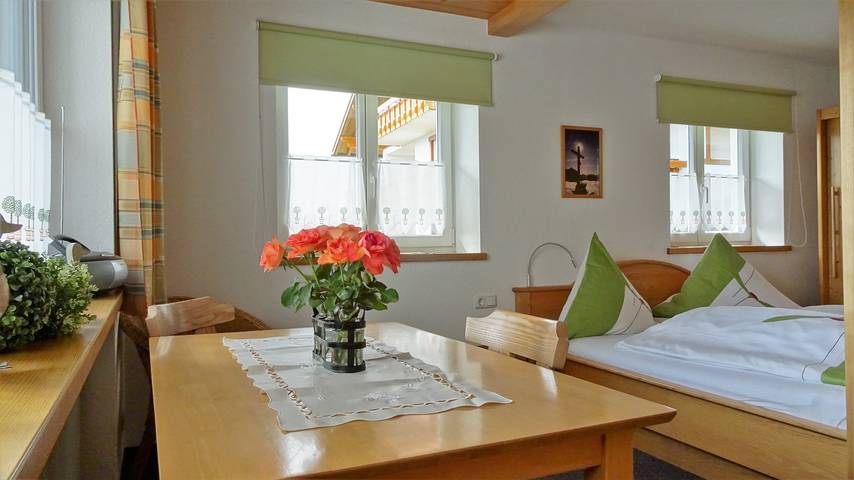 Ferienwohnung für 2 Personen, mit Terrasse und Garten sowie Ausblick in Oberstdorf - 3