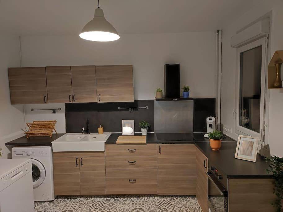 Appartement entier, One-Bedroom Apartment in Le Perreux-sur-Marne, Val-de-Marne