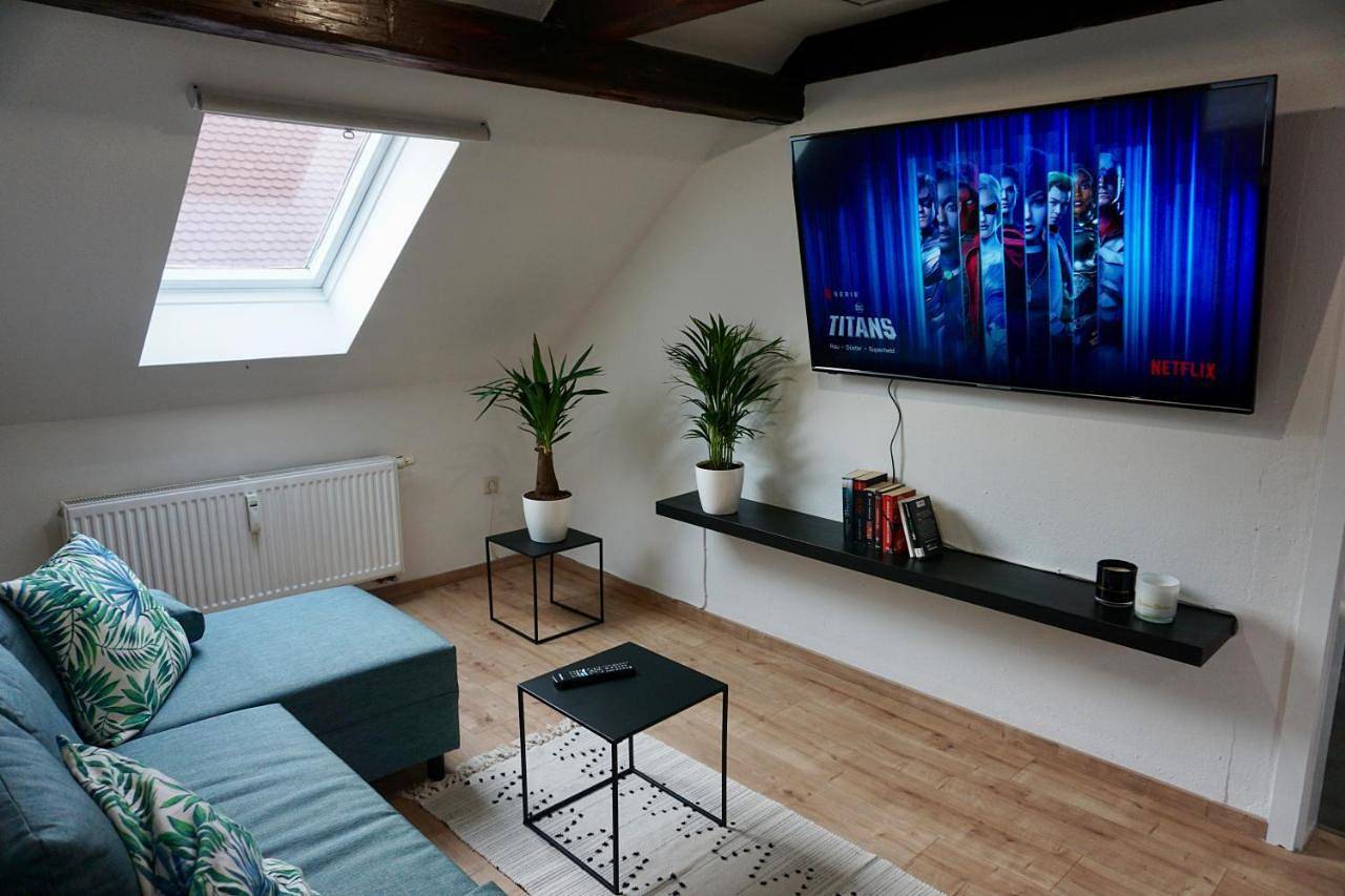 Ganze Wohnung, Wohlfühl-Oase in der Altstadt mit Wifi, Xl Badewanne, voll ausgestatteter Küche, Hunde ohne Aufpreis, 17 min zur Messe, 3 min zum Schloss in Delitzsch, Sächsisches Burgen- und Heideland