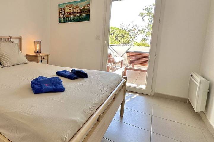 Gîte pour 4 personnes, avec jardin et piscine ainsi que jacuzzi et terrasse, animaux acceptés dans Zone nature des vieux salins d'Hyères - 4