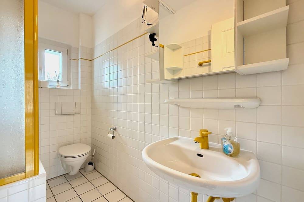 Ganze Wohnung, Ferienwohnung Gärtnerhäusle - charmante Ferienwohnung in unmittelbarer Seenähe in Nonnenhorn, Bayerisch Schwaben