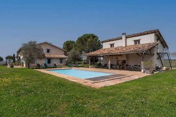 Cottage pour 8 personnes, avec jardin et terrasse à Montdurausse