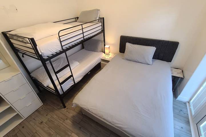 Gatwick Stay: Quick, Comfortable, and Convenient for Your Travels!.-15 guests. in Crawley, Sussex de l'Ouest