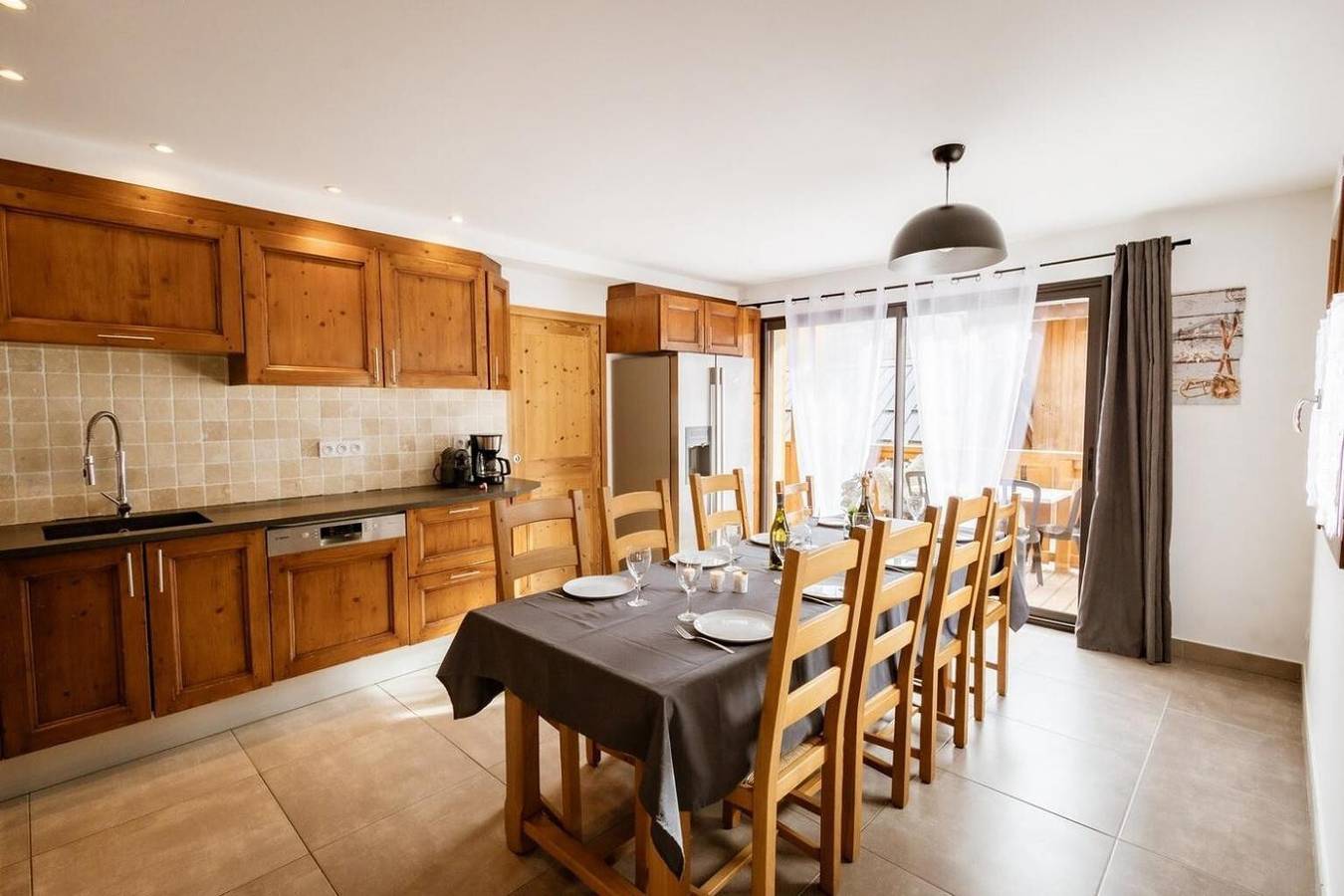 Appartement entier, Appartement "Chalet Lova" avec vue sur les montagnes, terrasse privée et Wi-Fi in Valloire, Région de Saint-Jean-de-Maurienne