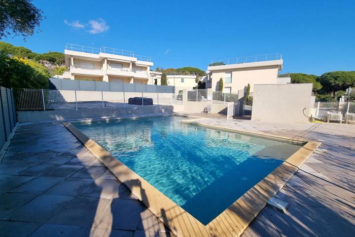 Ferienwohnung für 5 Personen, mit Pool und Balkon, kinderfreundlich in Sainte-Maxime