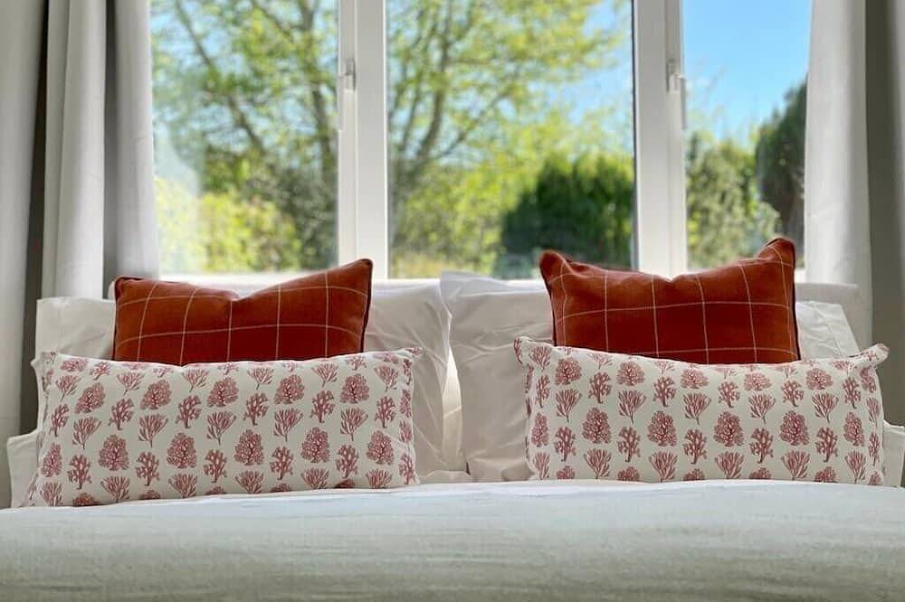 The Bungalow by Birch Stays in Red Wharf Bay, Isle of Anglesey