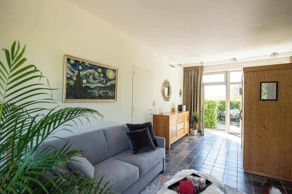 Ganze Wohnung, Spacious apartment with hotel service. Close to Leuven. Sauna and breakfast available! in Beauvechain, Wallonisch-Brabant