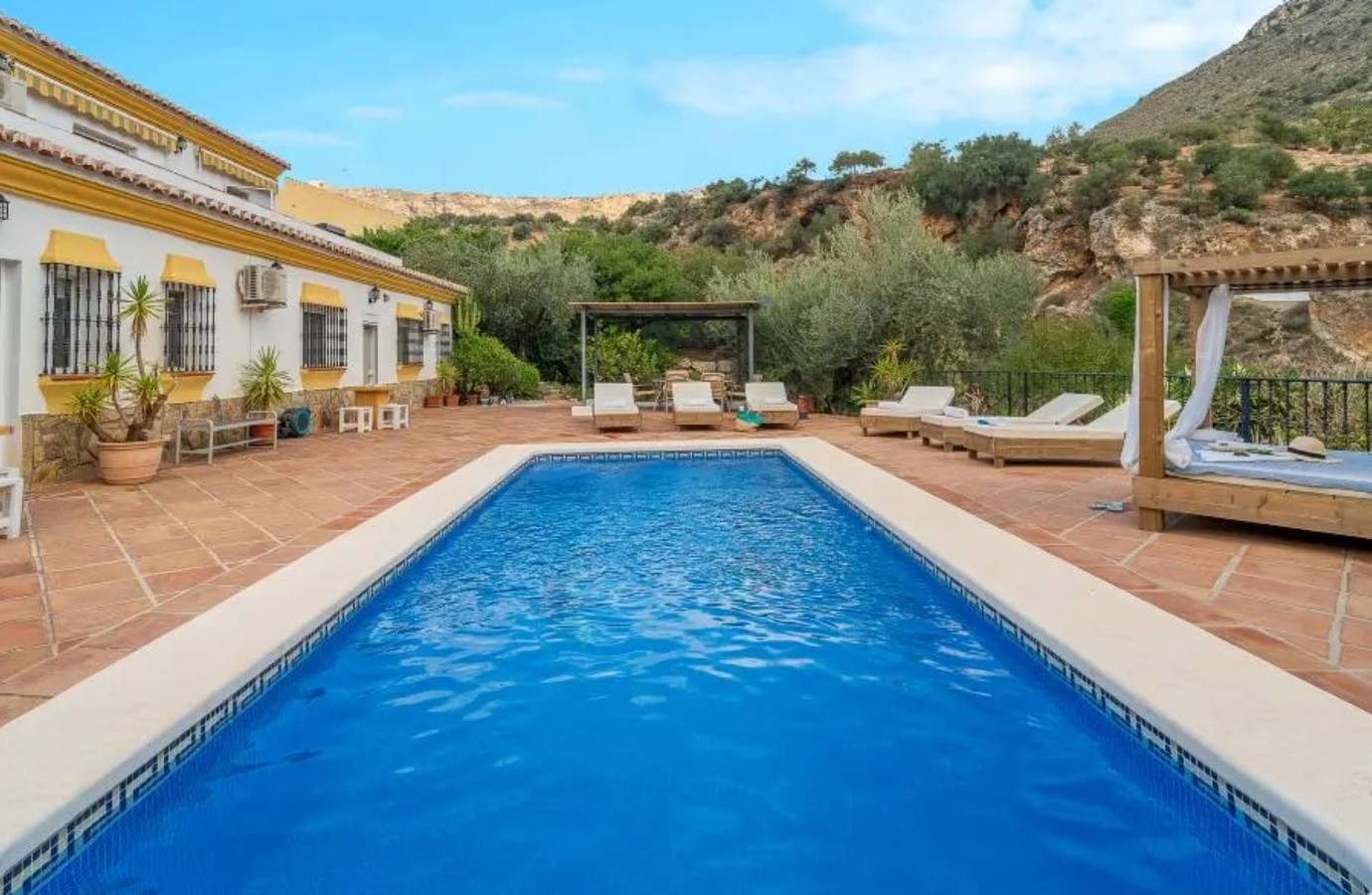 Villa 'Casa Siempre Verde' mit Bergblick, Wlan und Klimaanlage in Alcaucín, Málaga Provinz