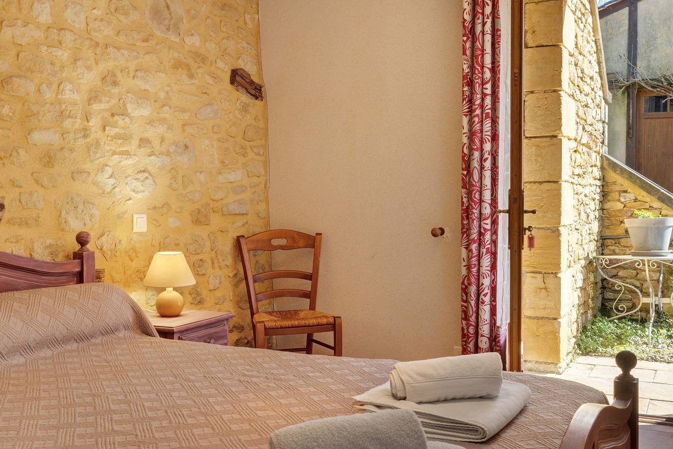 Chambre d’hôtes « La Ferme De La Croix D’allon » avec piscine, jardin et Wi-Fi partagés in Sarlat-la-Canéda, Périgord Noir