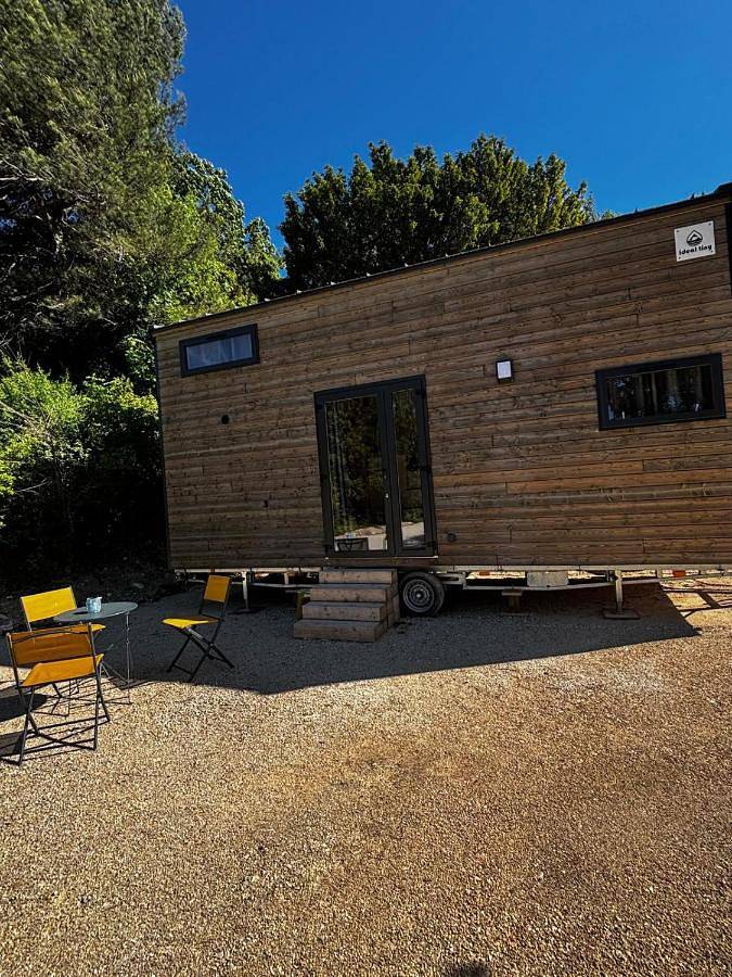 Tente pour 4 personnes, avec Jacuzzi et Terrasse ainsi que Jardin et Piscine