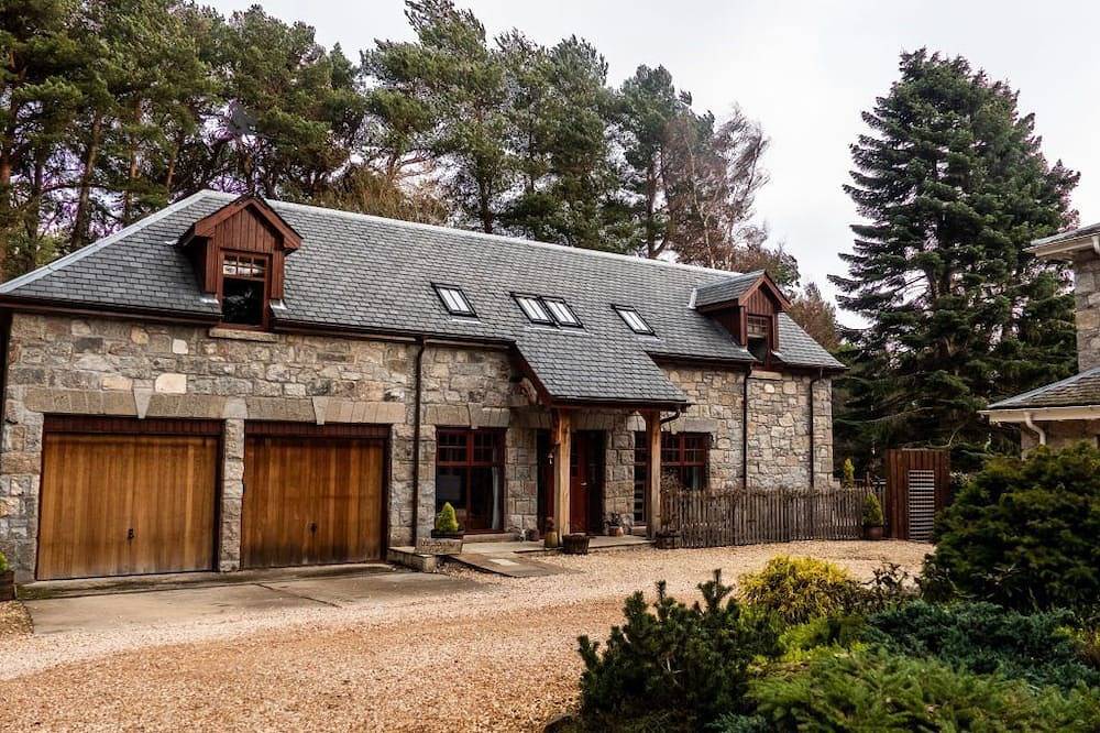 Red Squirrel Lodge - Retreat Group in Boat of Garten, Highlands