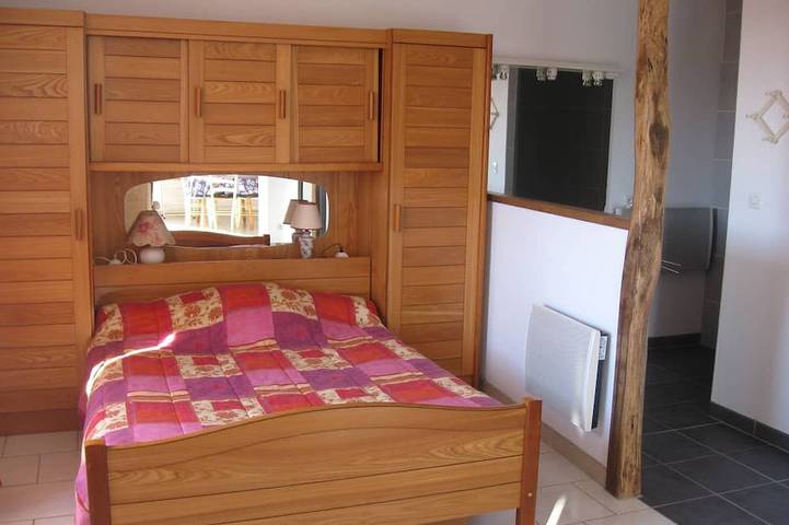 Gîte pour 2 personnes, avec terrasse ainsi que piscine et jardin à Valderiès - 3