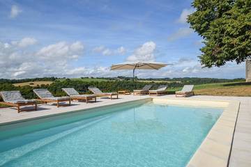 Location de vacances pour 6 personnes, avec terrasse ainsi que jardin et piscine à Saint-Médard-d'Excideuil