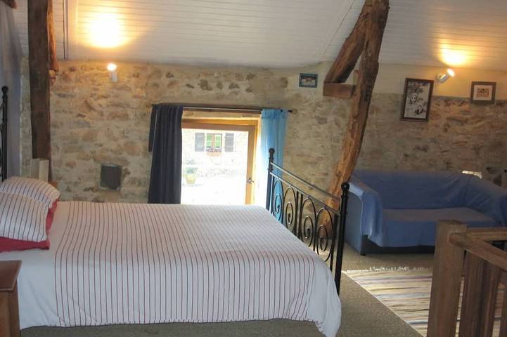 Location de vacances pour 6 personnes, avec piscine ainsi que jardin et terrasse à Montcléra - 2
