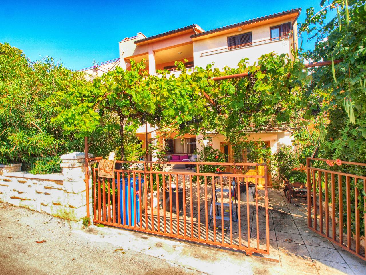 Apartamento entero, Apartamento de vacaciones para 4 personas con terraza in Banjole, Costa sur de Istria